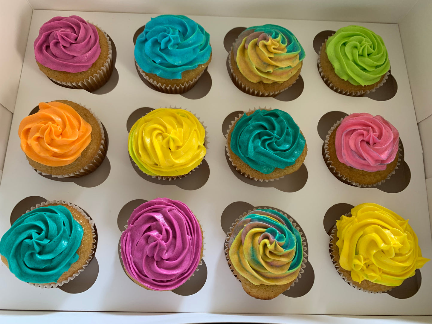 Cupcake dozen (12)